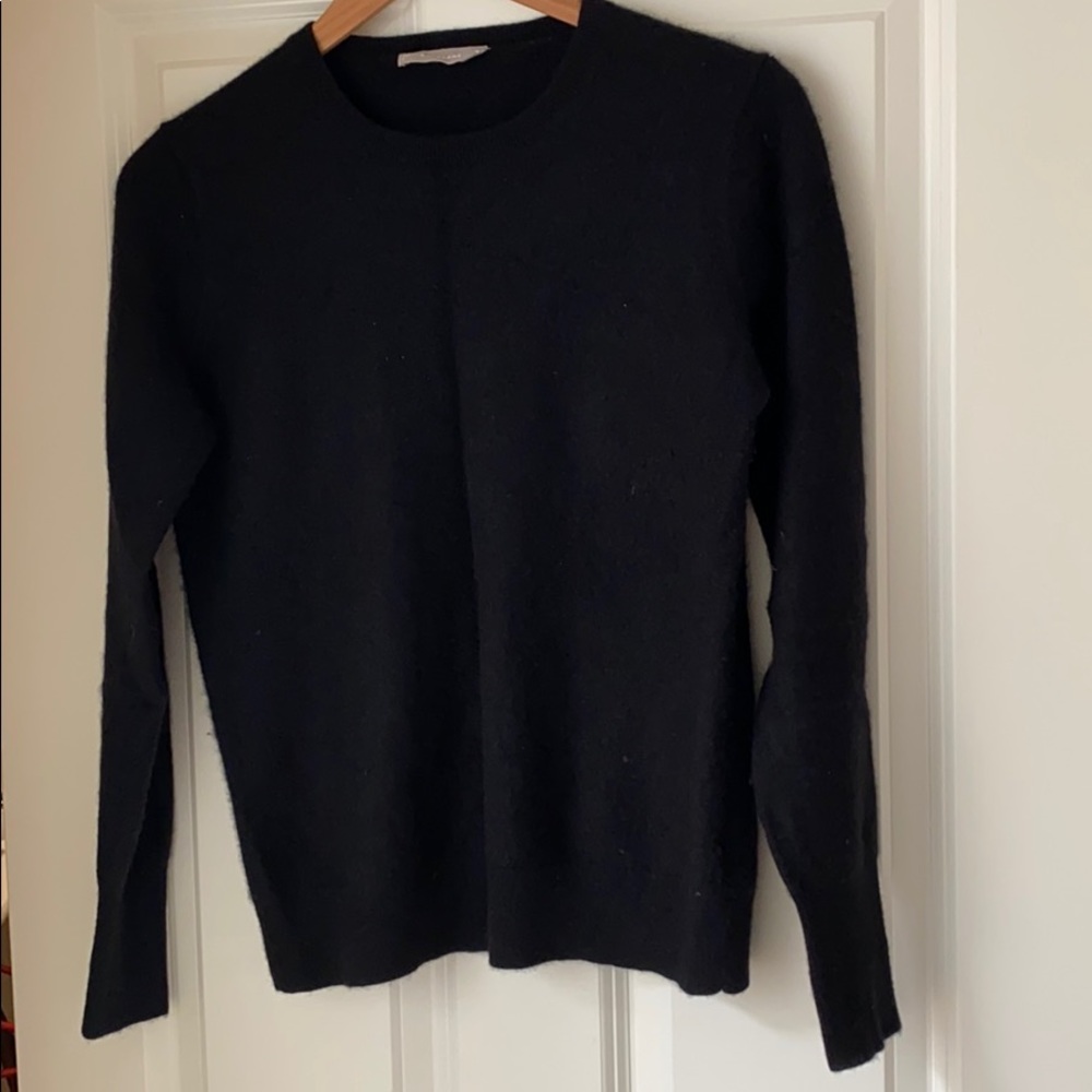 Black Everlane cashmere sweater